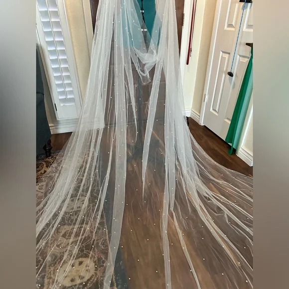 Tulle Pearl & Rhinestone Cathedral Length White/Winter White Bride/Costume Cape - Picture 7 of 8